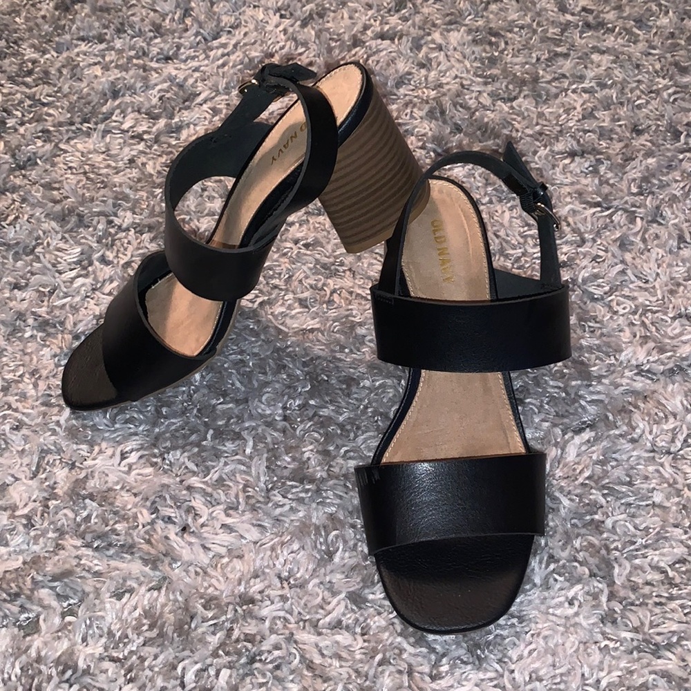 🌴 Old Navy black heels